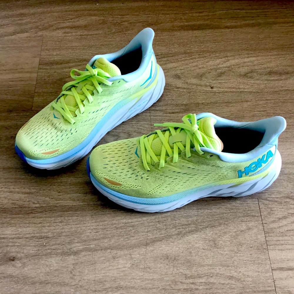 NEW WITHOUT TAGS Hoka One One Clifton 8 sneakers